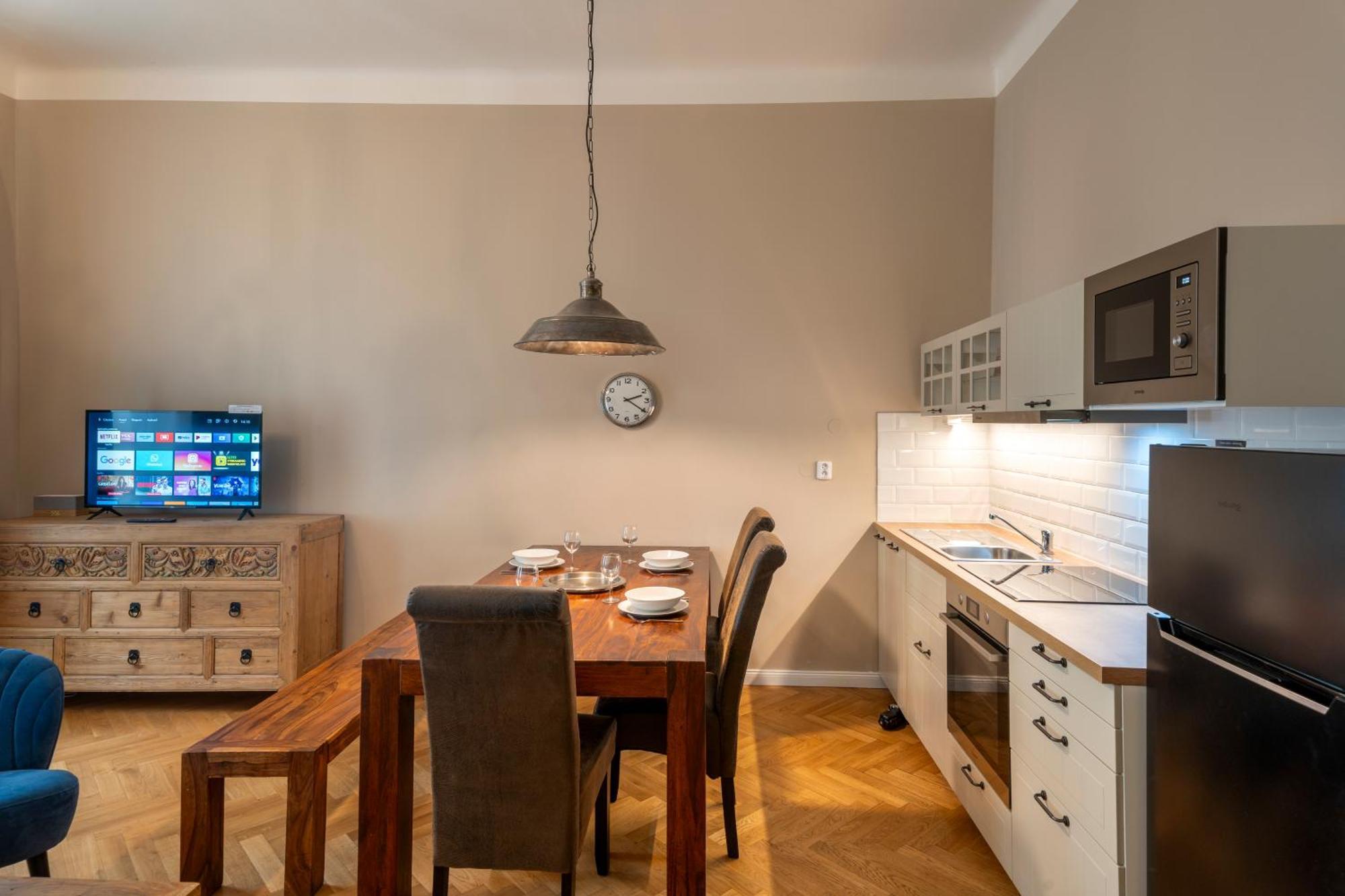 Downtown - Apart Hotel Zborovska — Fotky 3